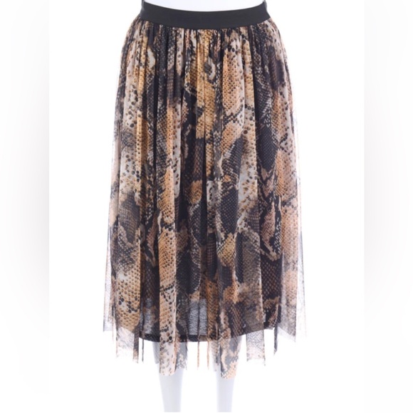 New with out tags womens zara Midi Skirt with Animal Print - Picture 2 of 7